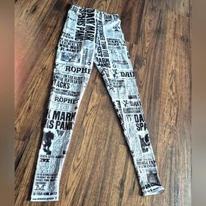 Blackmilk Daily Prophet Harry Potter leggings size small